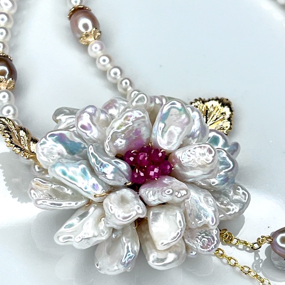 🔥🔥🔥 Handmade Premium Freshwater Blue Keshi Pearl & RUBY 💎 Flower 🌺 Necklace - Picture 4 of 4